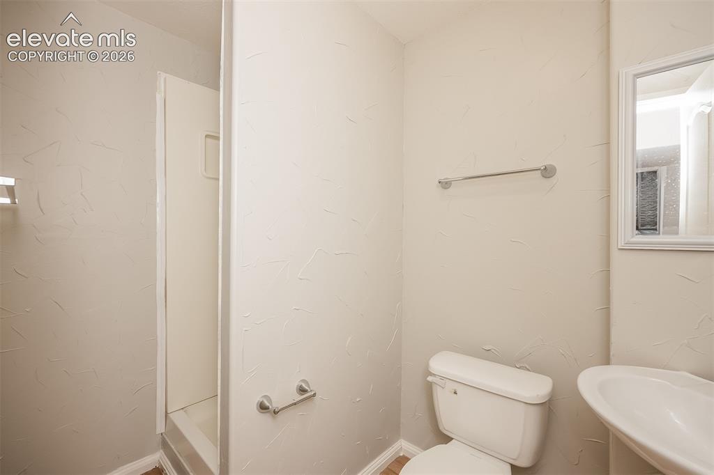 Image 16 of 22: Bathroom