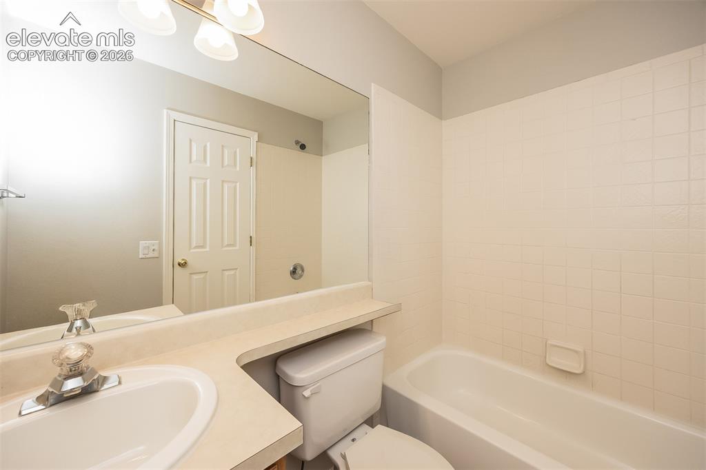 Image 17 of 22: Bathroom