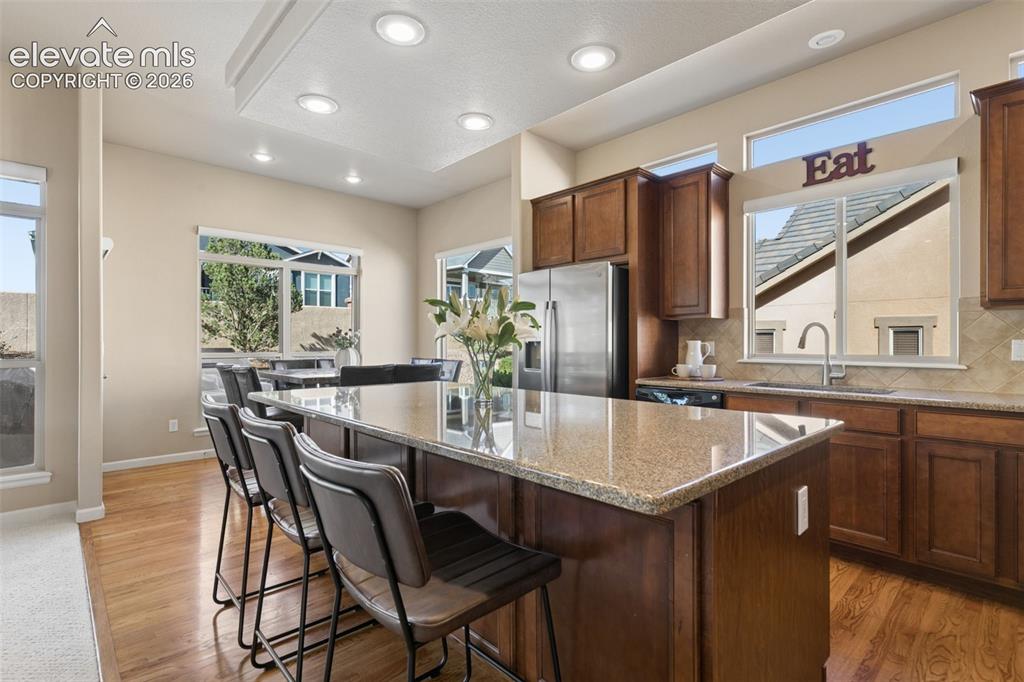 Image 15 of 50: Kitchen