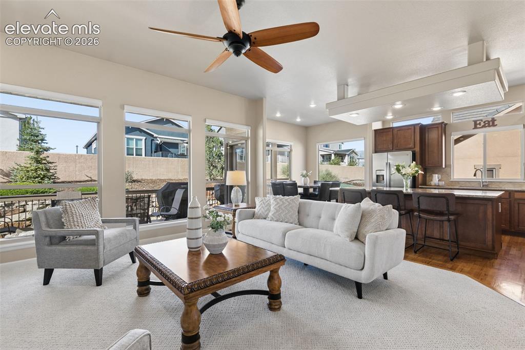 Image 8 of 50: Living Room