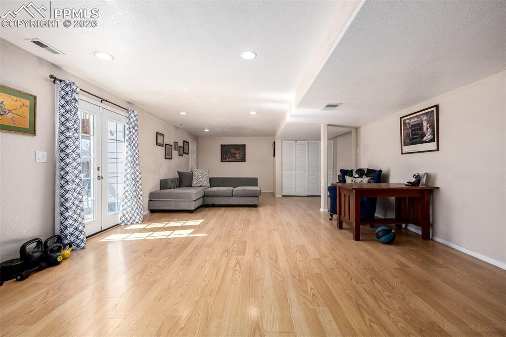 Image 22 of 42: Family Room