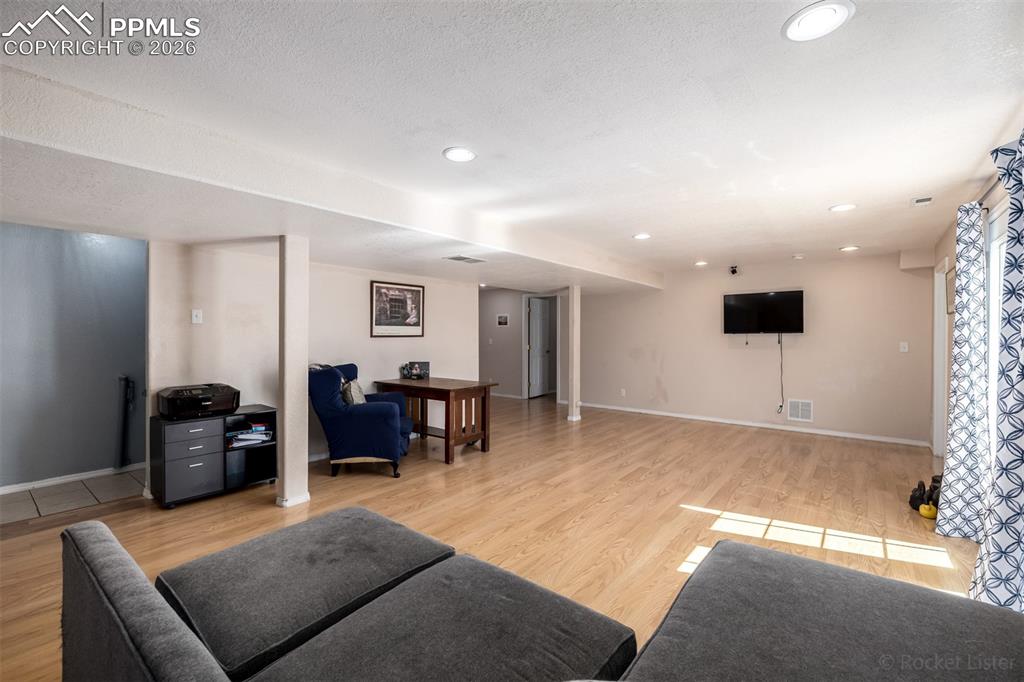 Image 24 of 42: Family Room