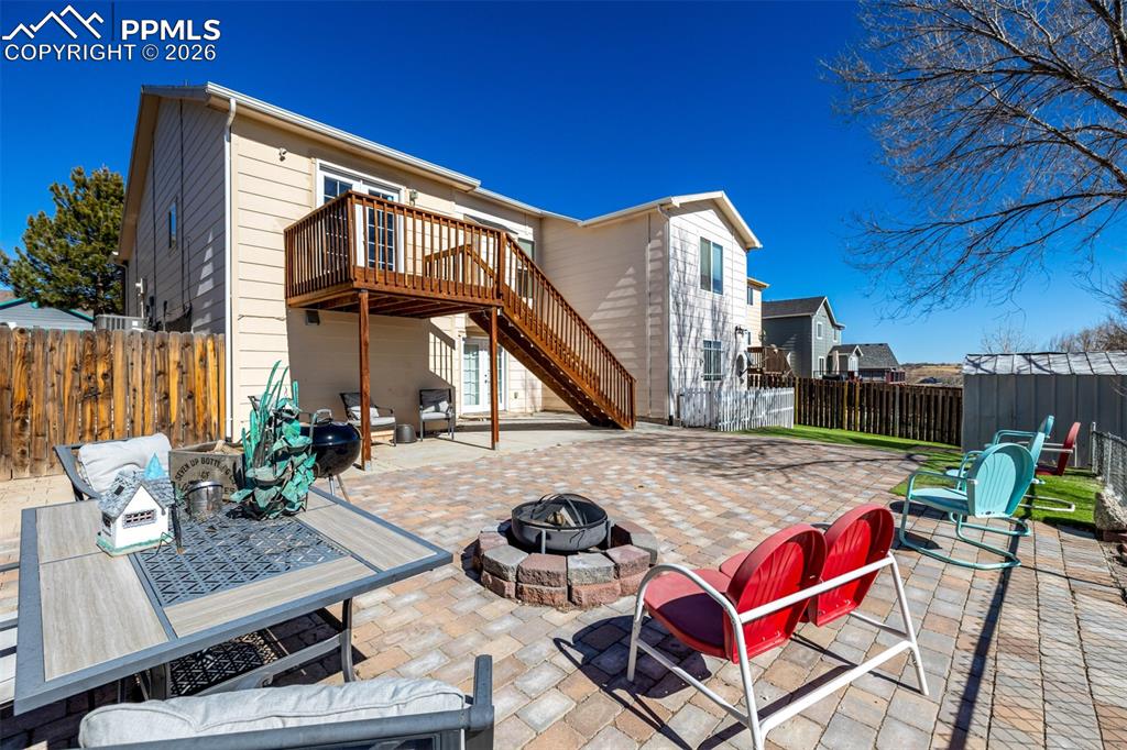 Image 32 of 37: Beautiful and Spacious Backyard