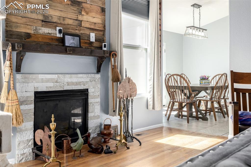Image 4 of 37: Living Room Gas Fireplace