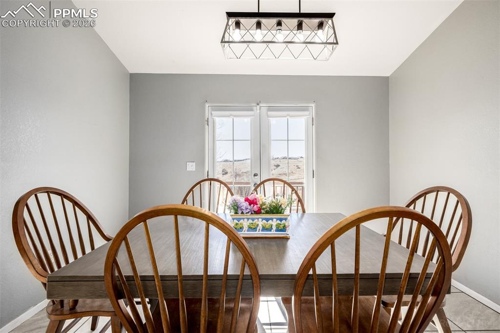 Image 6 of 42: Dining Area