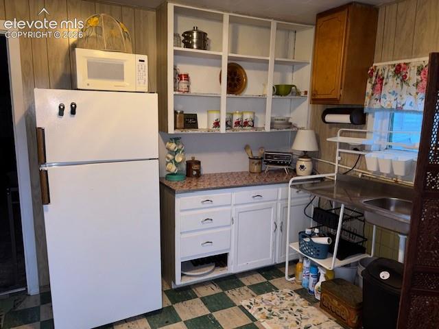 Image 10 of 29: Kitchen