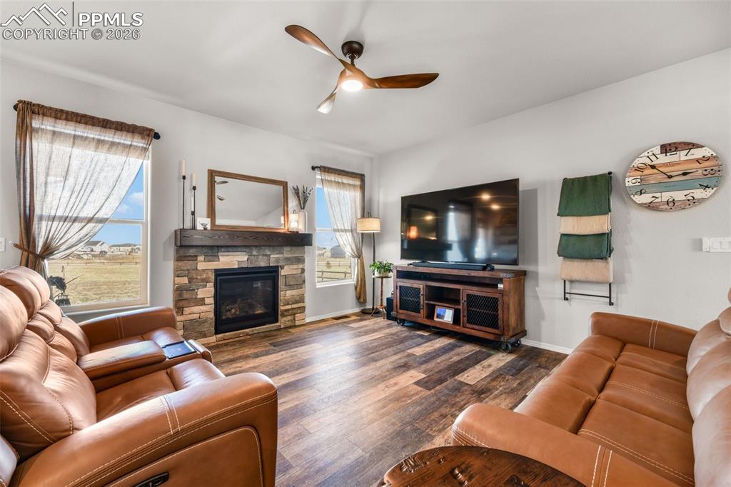 Image 11 of 50: Living Room