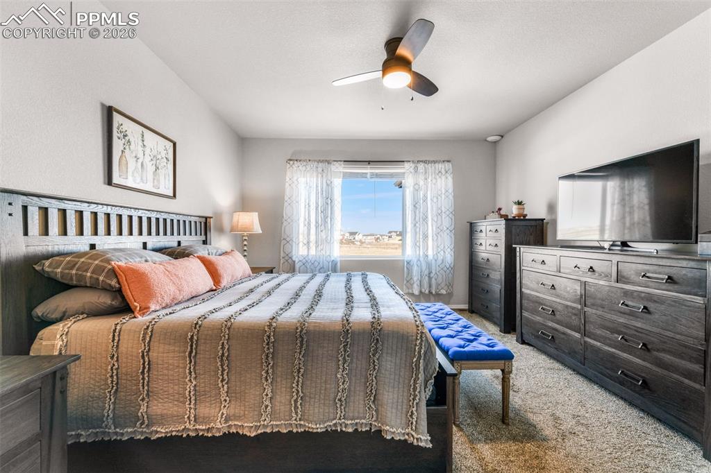 Image 17 of 50: Kitchen