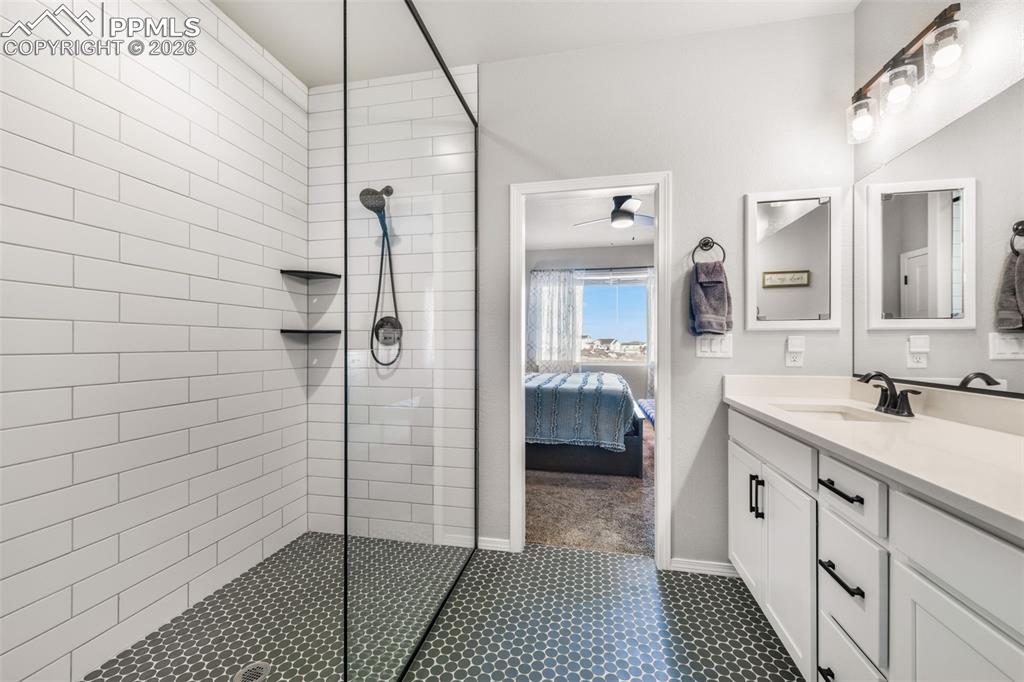 Image 20 of 50: Bedroom