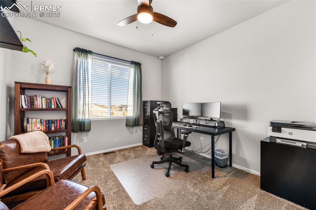 Image 21 of 50: Bedroom