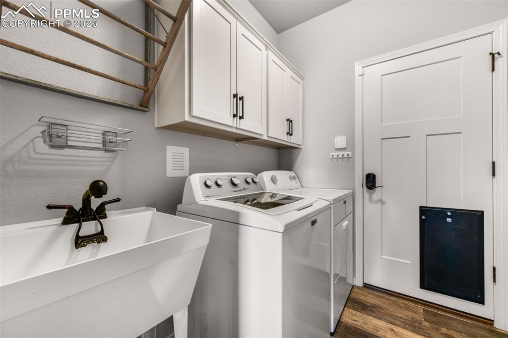 Image 24 of 50: Office