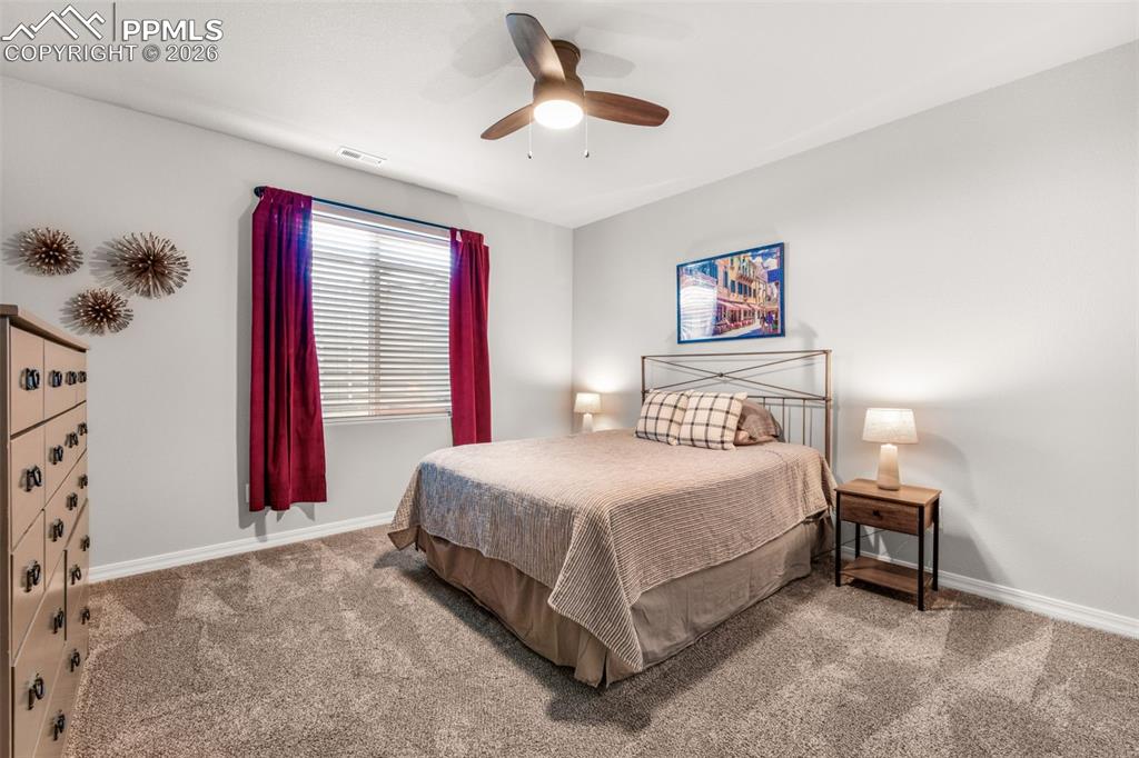 Image 31 of 50: Living Room