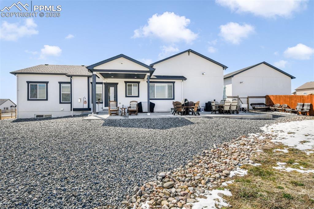 Image 35 of 50: Bedroom