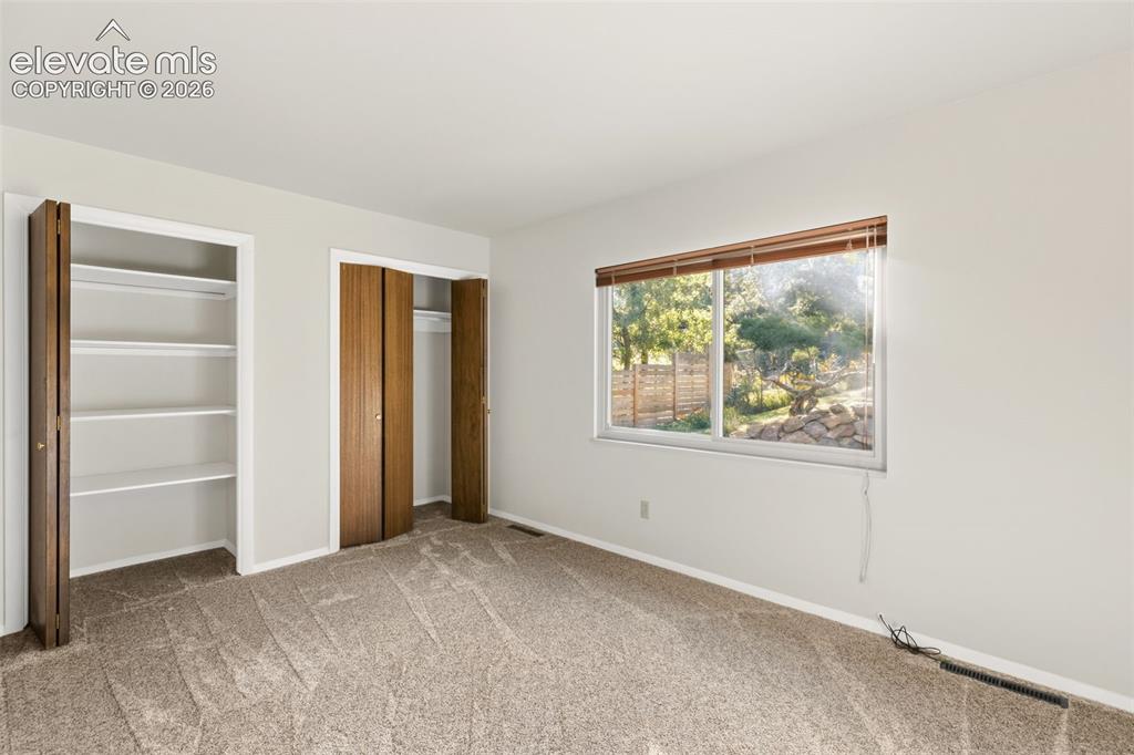 Image 12 of 26: Bedroom