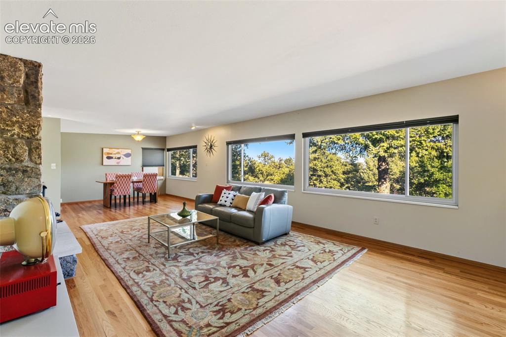 Image 4 of 26: Living Room