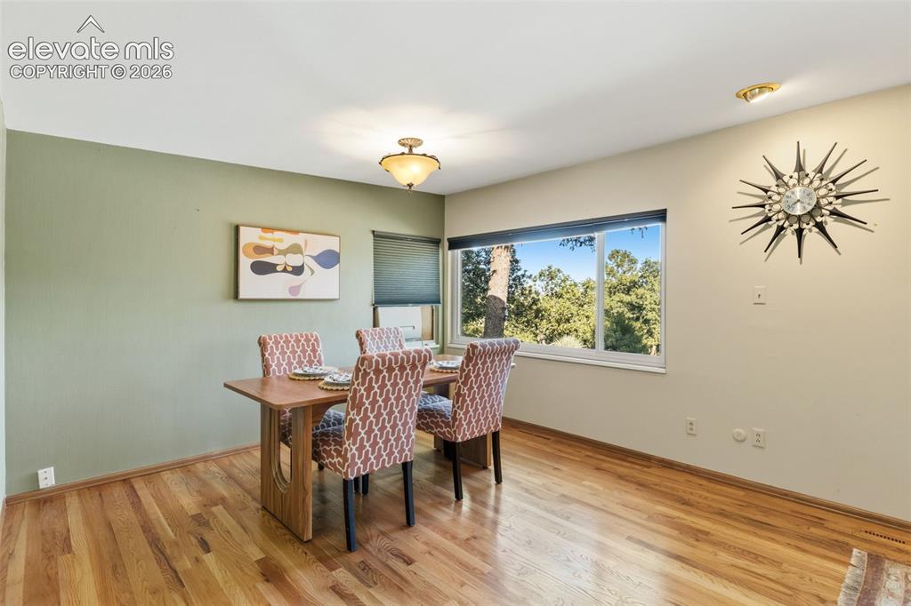 Image 5 of 26: Dining Area