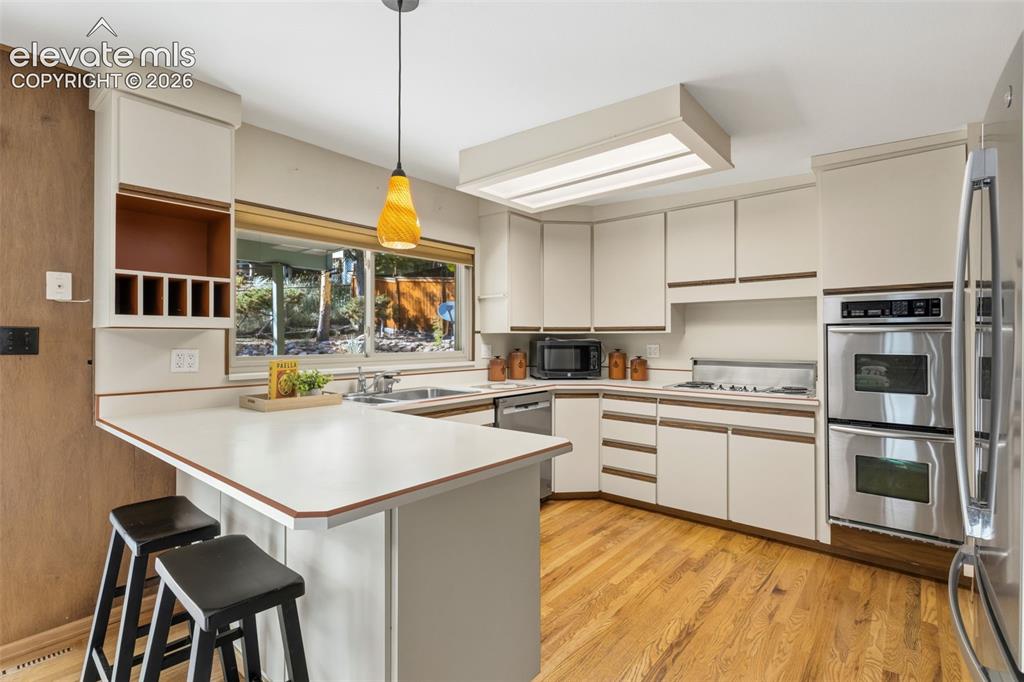 Image 8 of 26: Kitchen
