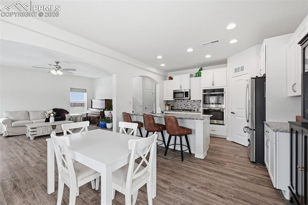 Image 10 of 37: Dining Area