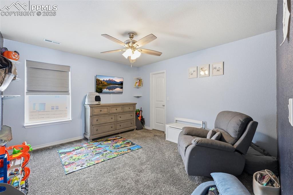 Image 22 of 37: Bedroom