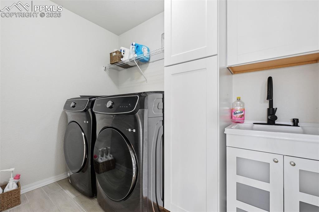 Image 27 of 37: Laundry