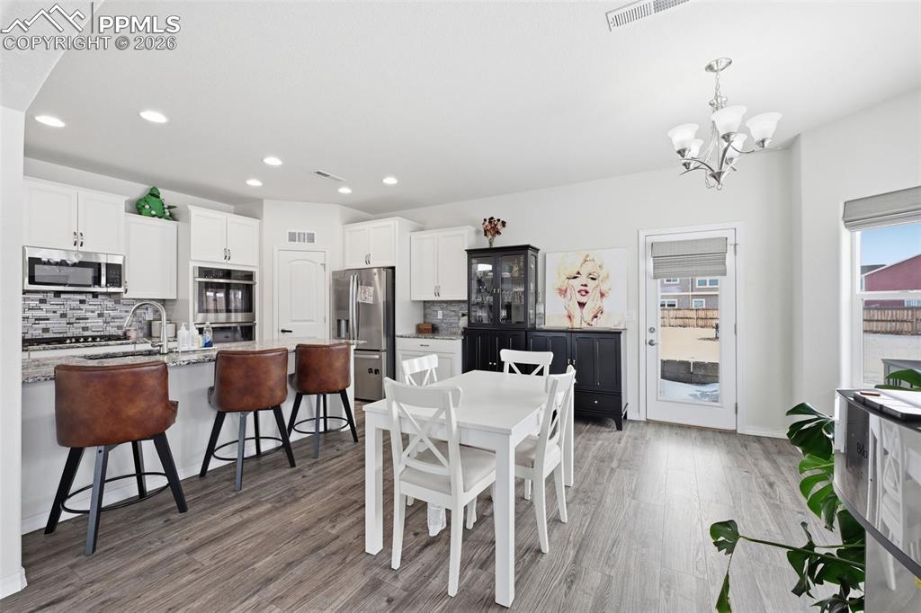 Image 6 of 37: Dining Area