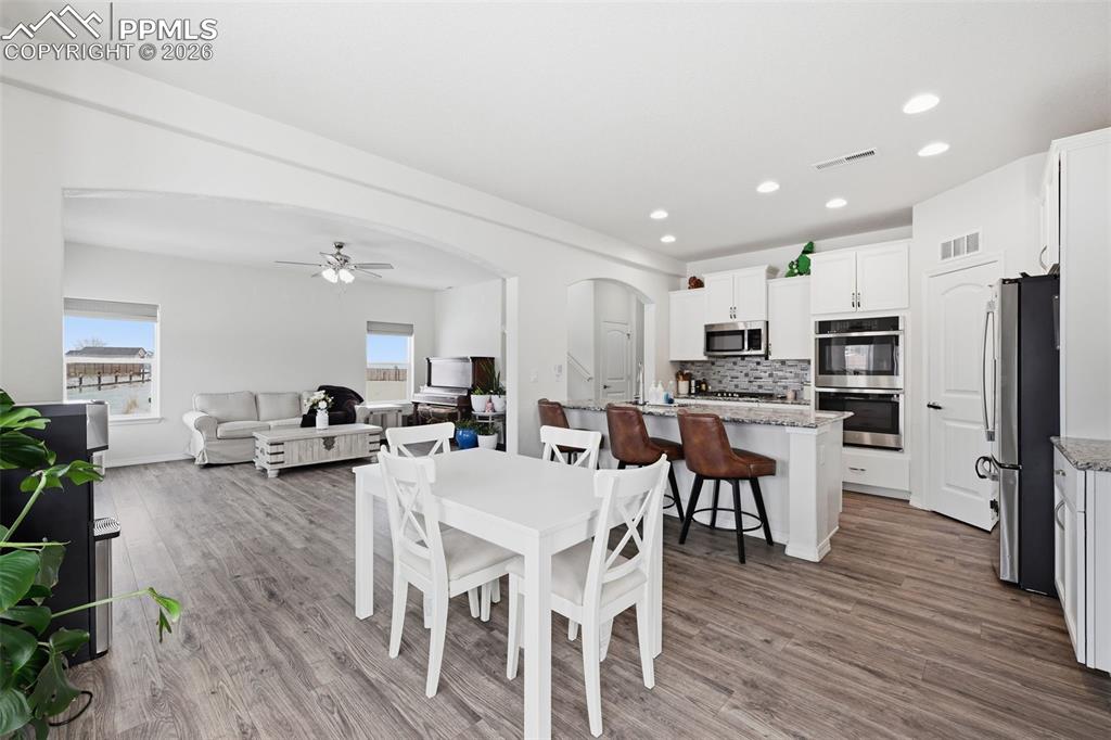 Image 7 of 37: Dining Area