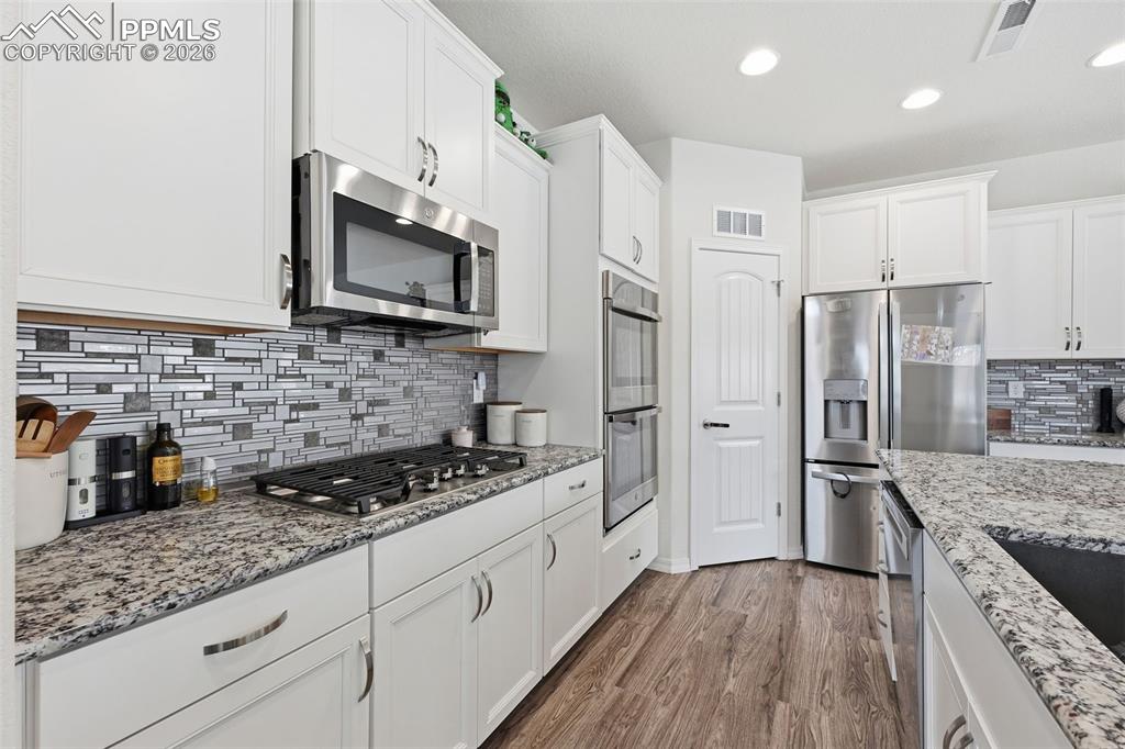 Image 9 of 37: Kitchen