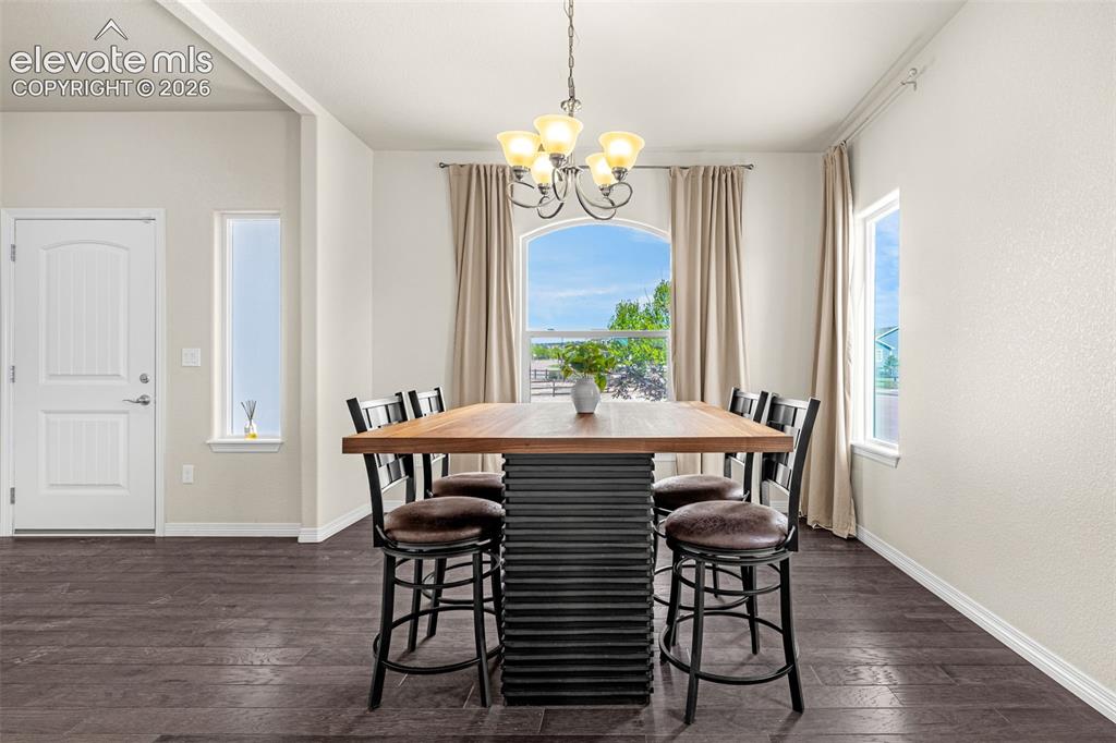 Image 10 of 37: Dining Area