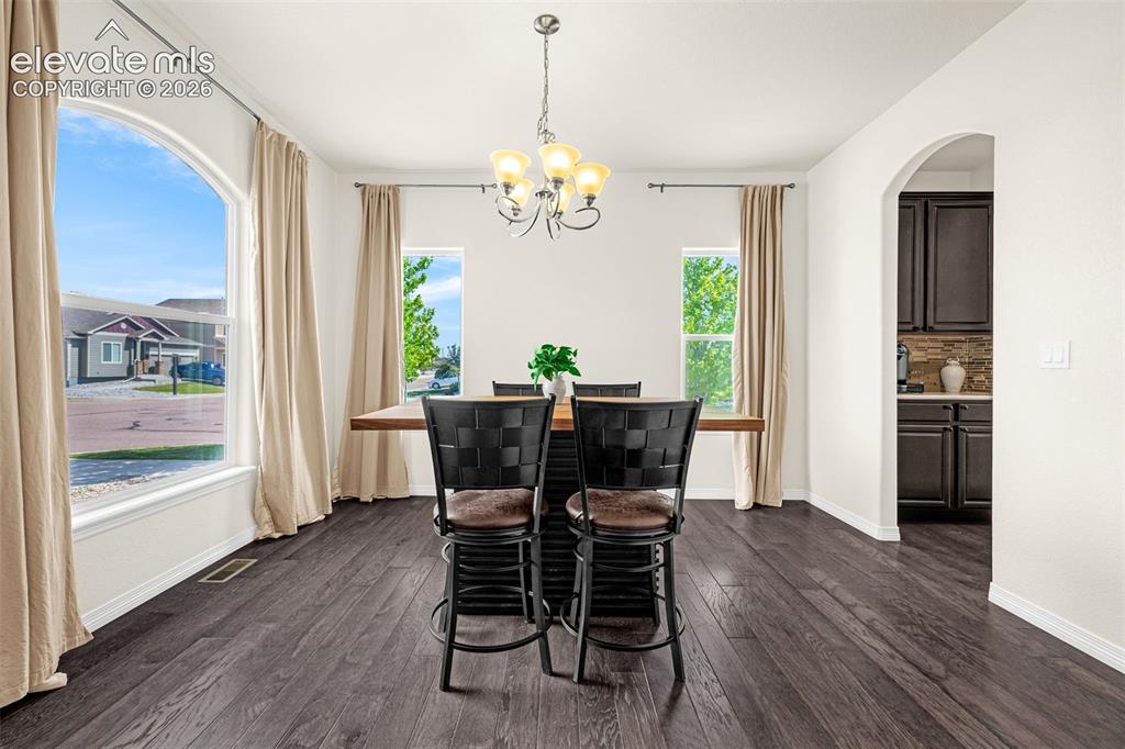 Image 8 of 37: Dining Area