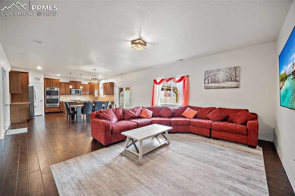 Image 13 of 37: Open Floor plan that flows, wonderful to entertain.  