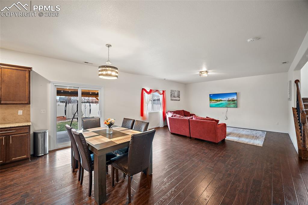 Image 16 of 37: Dining Area