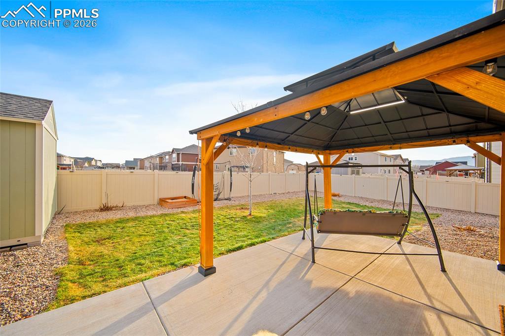 Image 34 of 37: Patio