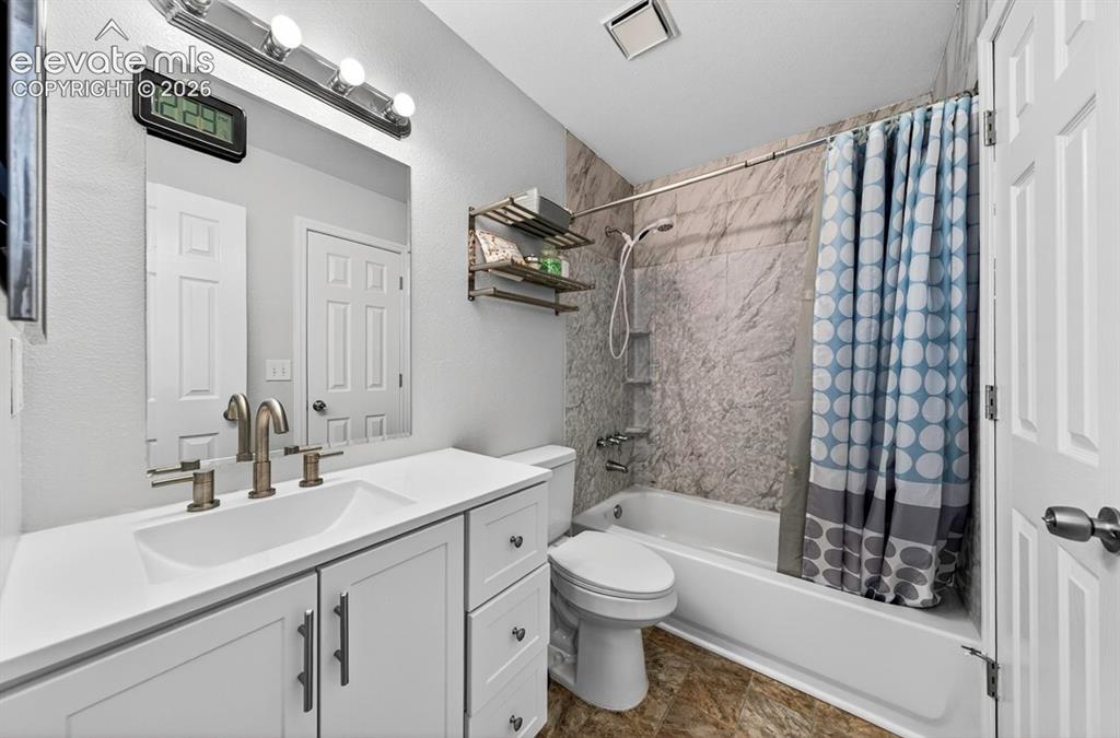 Image 13 of 38: Full Bathroom Upper Level