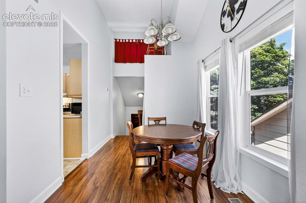 Image 7 of 38: Dining Area