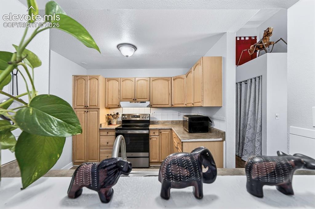 Image 8 of 38: Kitchen