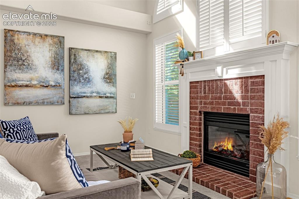 Image 14 of 41: Plantation shutters
