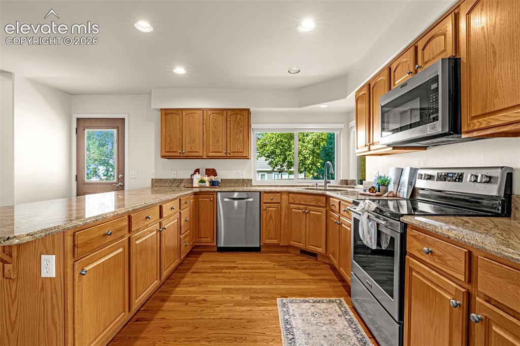 Image 9 of 41: Newer stainless appliances