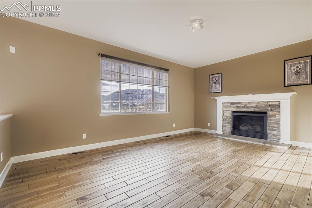 Image 10 of 27: Family Room