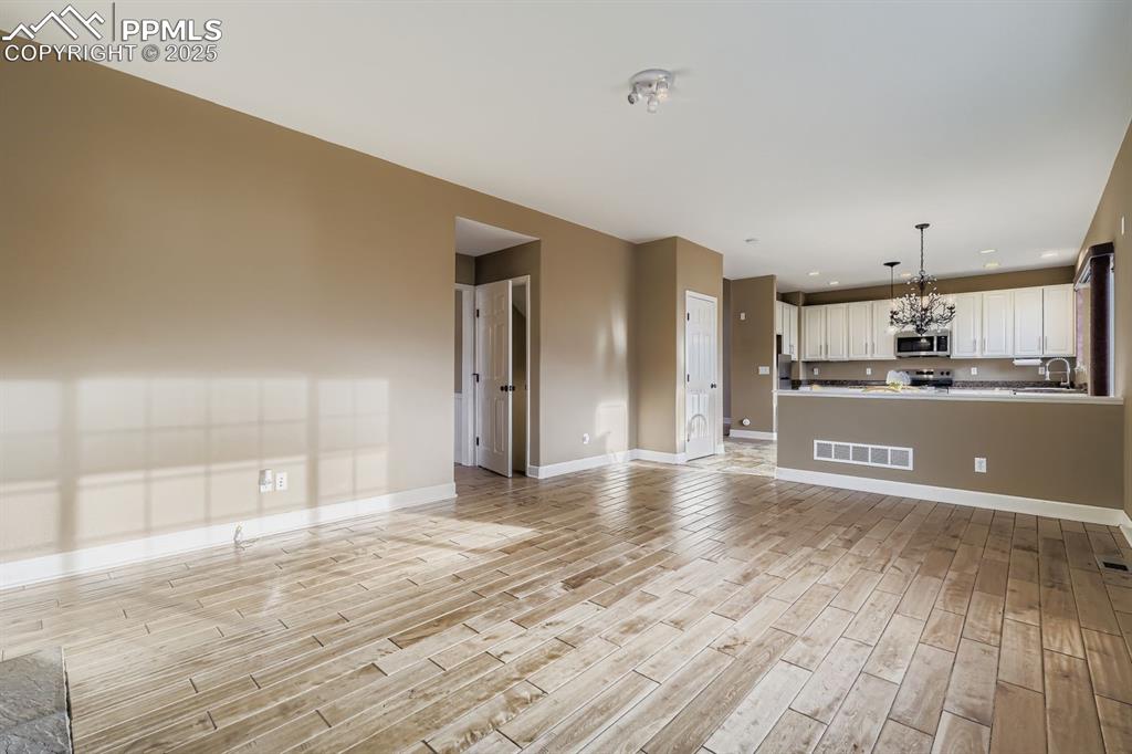 Image 11 of 27: Family Room