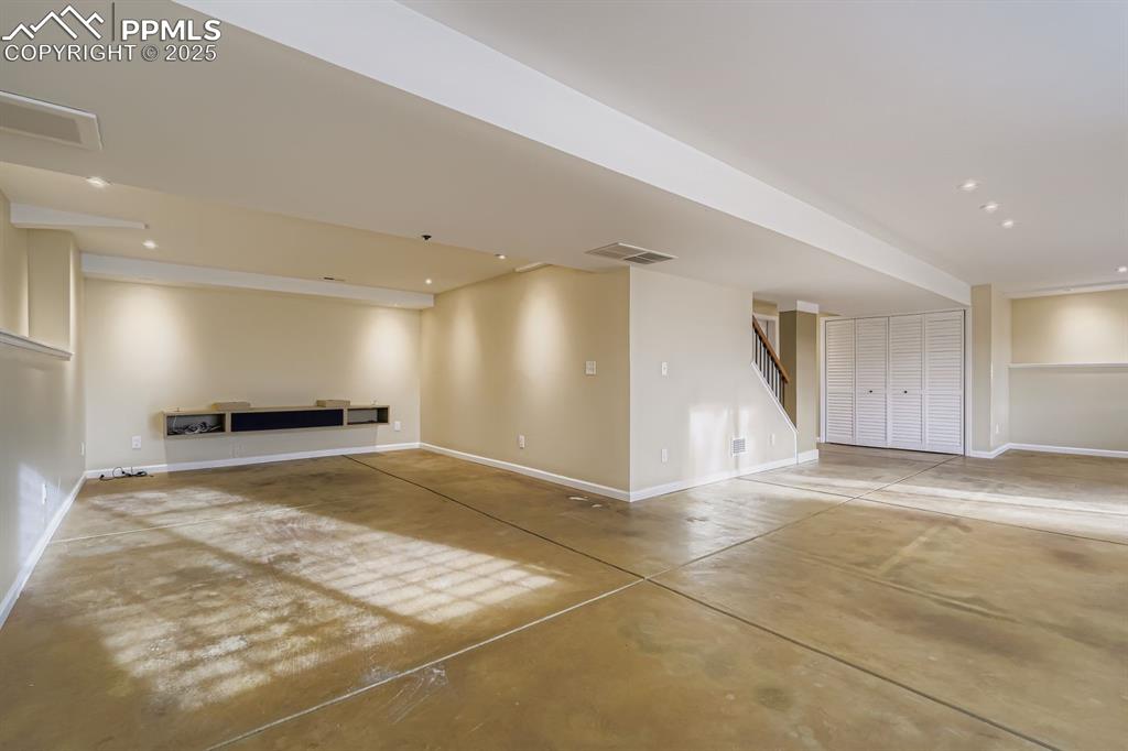 Image 21 of 27: Media area