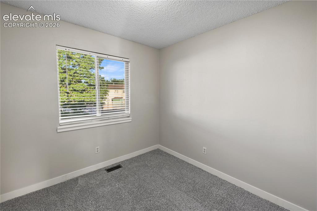 Image 13 of 45: Dining Area