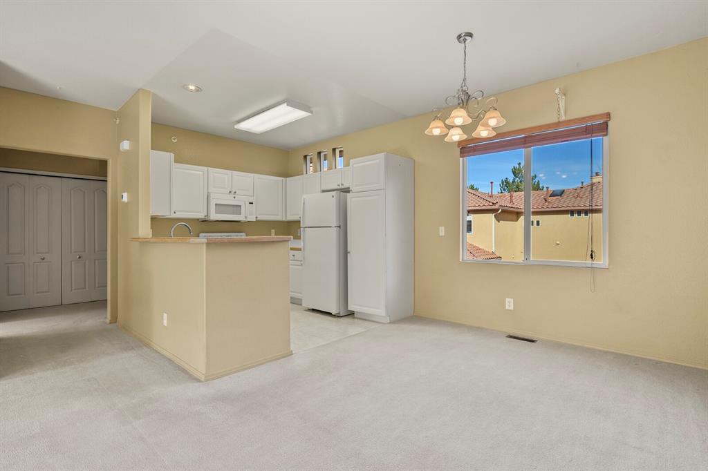 Image 11 of 37: Dining Area