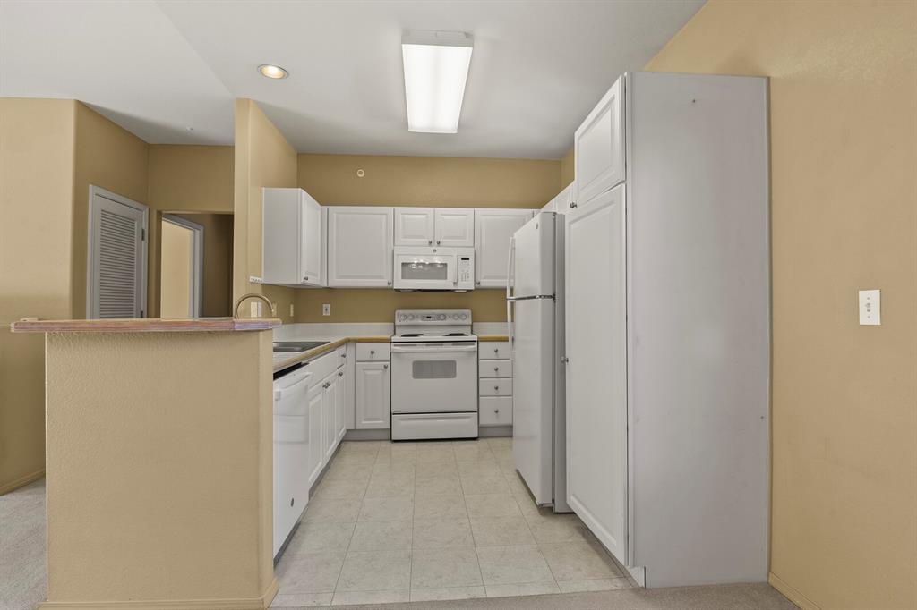 Image 13 of 37: Kitchen