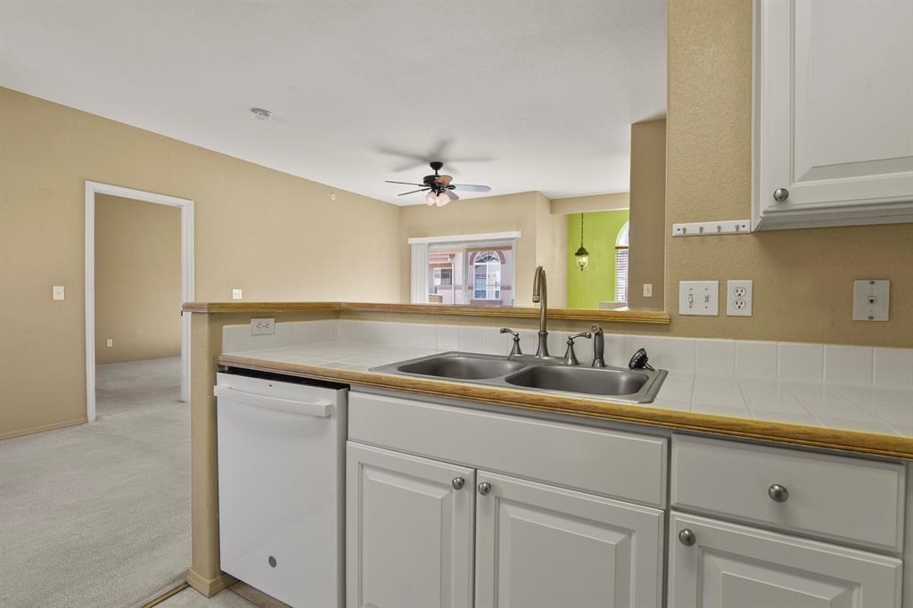 Image 16 of 37: Kitchen