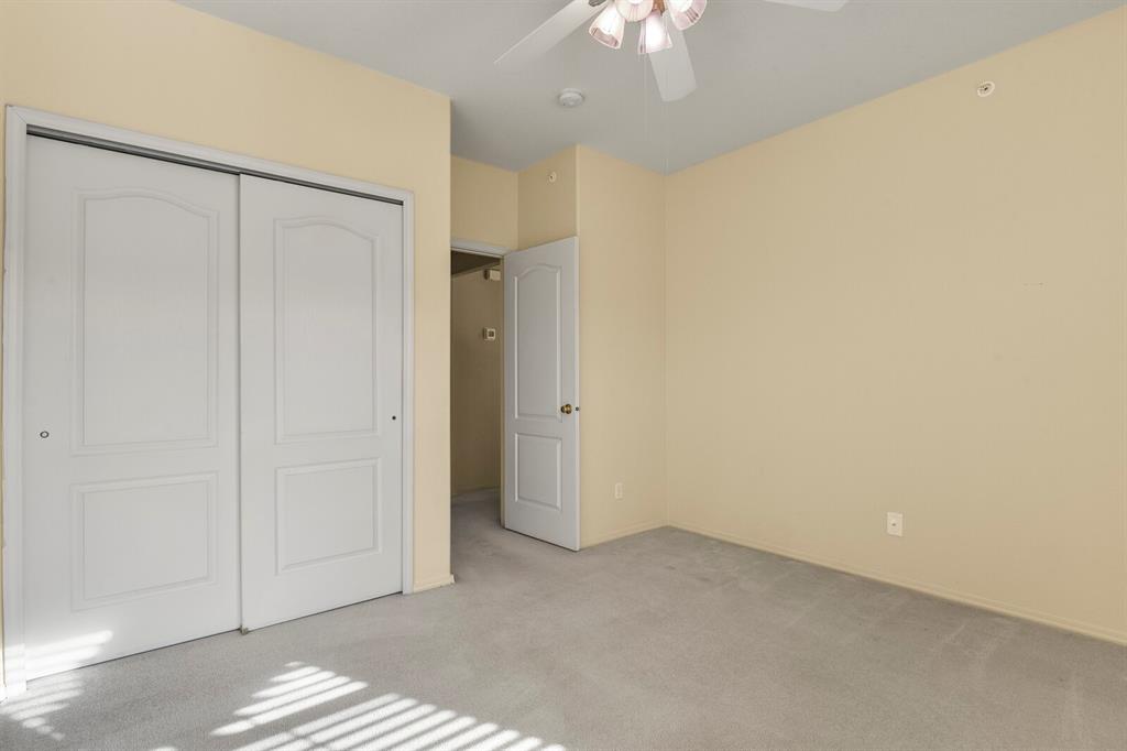 Image 24 of 37: Bedroom