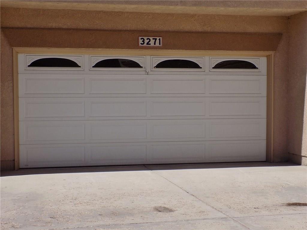 Image 31 of 37: Garage