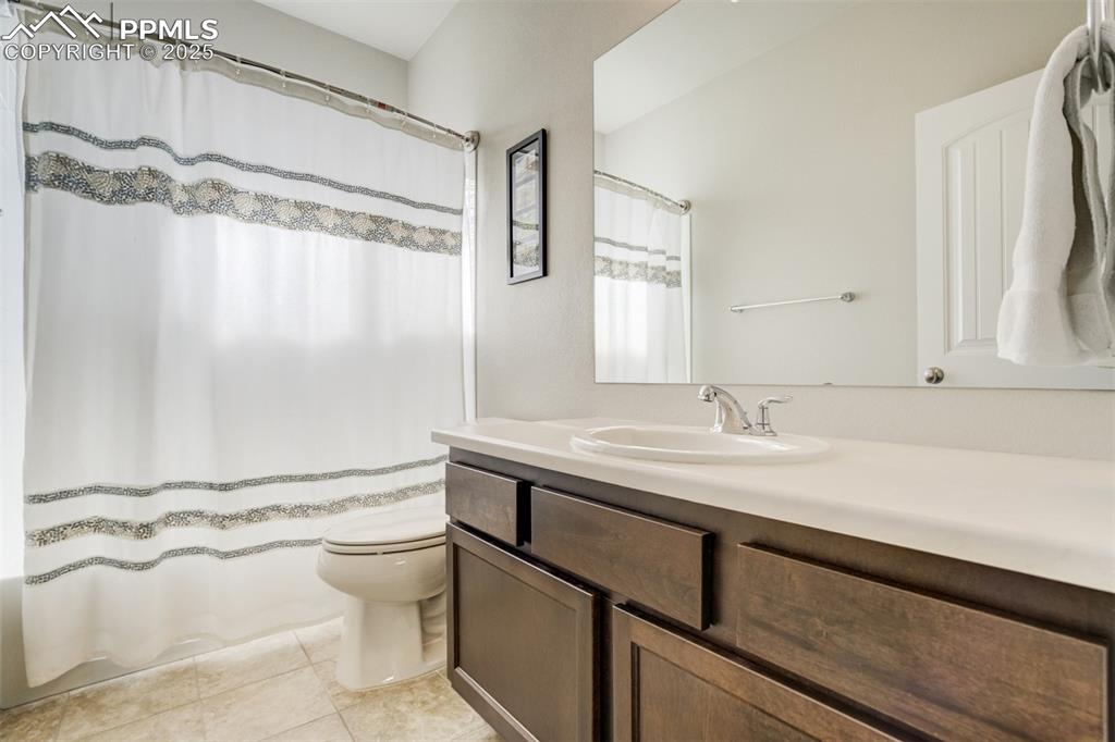 Image 20 of 42: Main level full bath