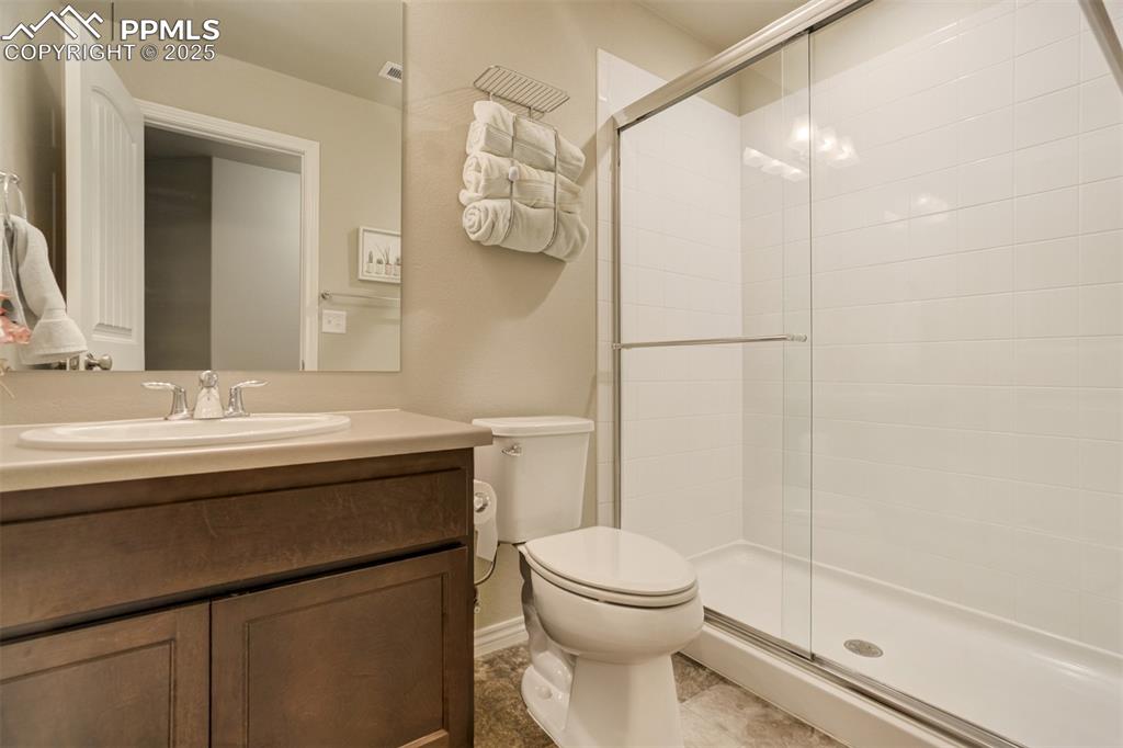 Image 32 of 42: Bathroom