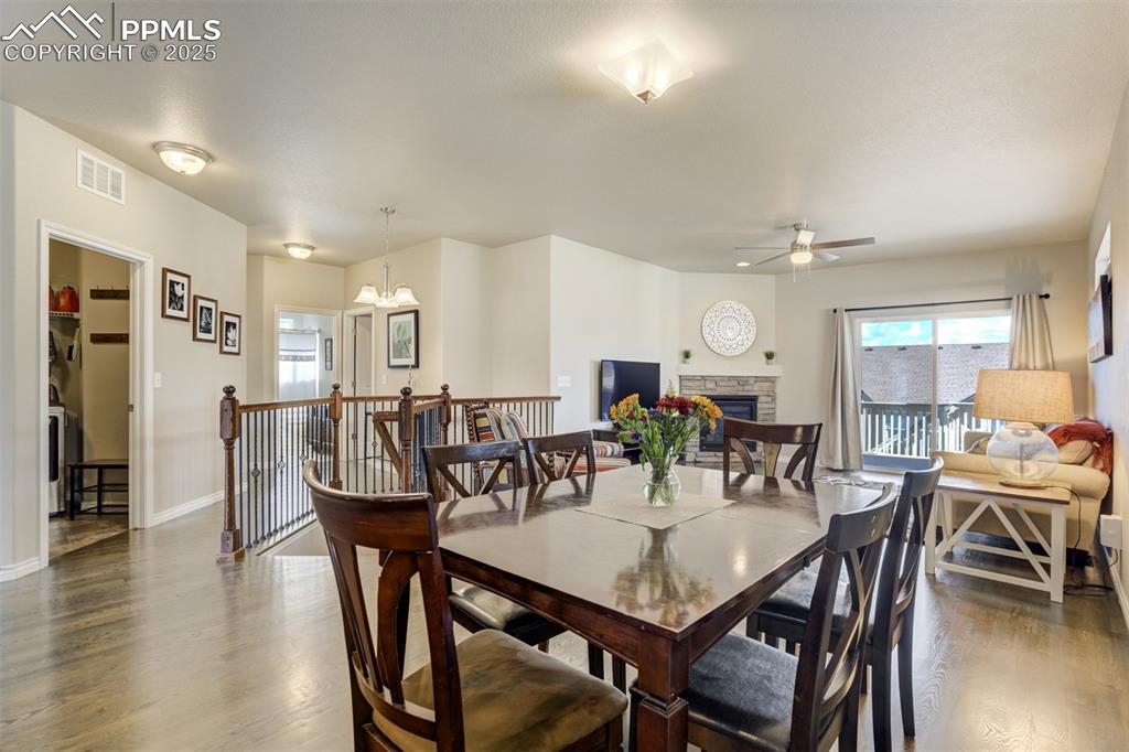 Image 8 of 42: Dining Area