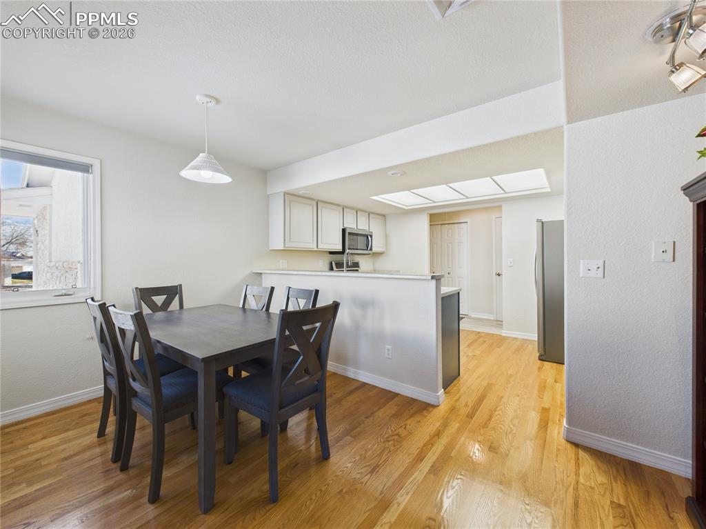 Image 14 of 39: Dining Area